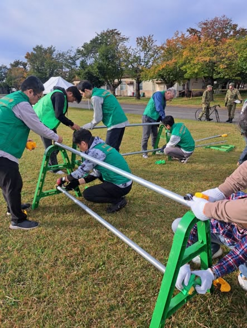 朝早くから現場に駆けつけていただき、ロープワーク場の設営をしていただきました。